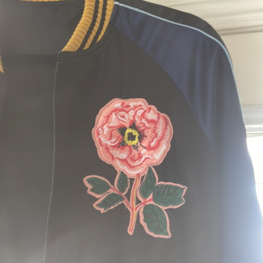 RARE year of the snake - Gucci bomber jacket
Blind for love in French ❤️ - Picture 3 of 7
